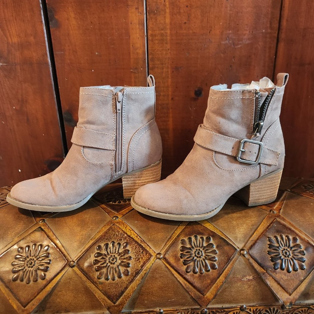 Steve Madden Booties - Picture 2 of 6